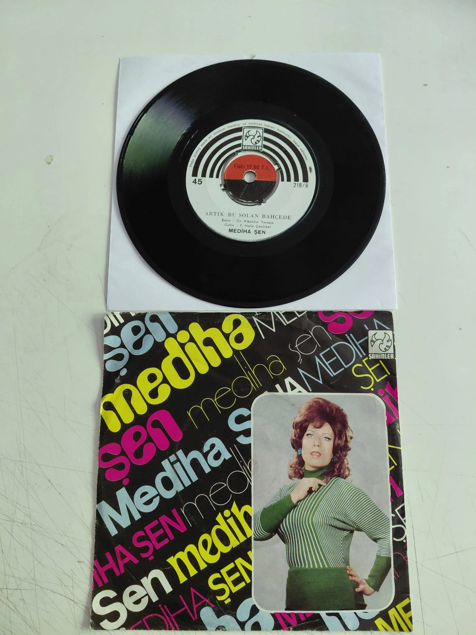 Mediha Şen  – Aşk Nedir? Nasıl Bilen Var Mı? / Artık Bu Solan Bahçede  - 1973 Türkiye  Basım 45lik Plak-2.el
