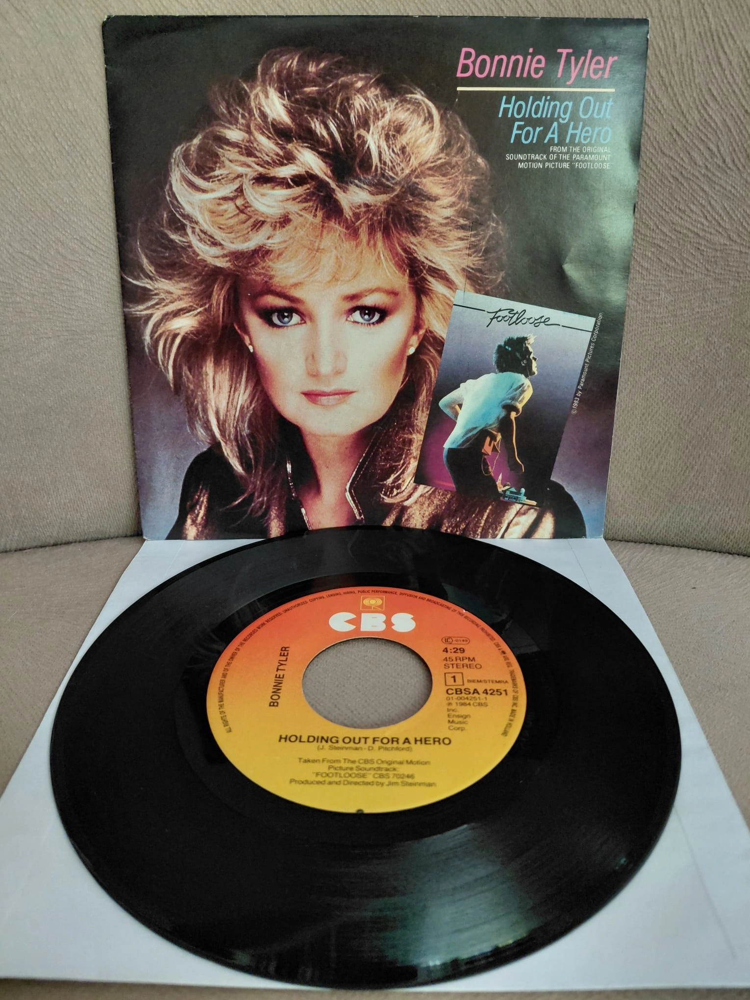 Bonnie Tyler  – Holding Out For A Hero  - 1984 Hollanda Basım 45’lik  Plak