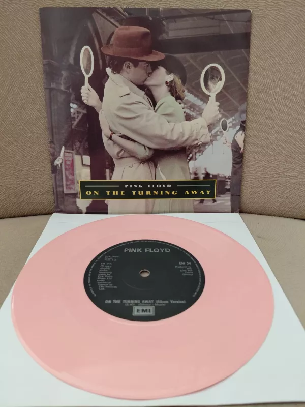 Pink Floyd  – On The Turning Away - 1971 İngiltere Basım (Pembe Renk) Plak/ Limited Edition-2.el