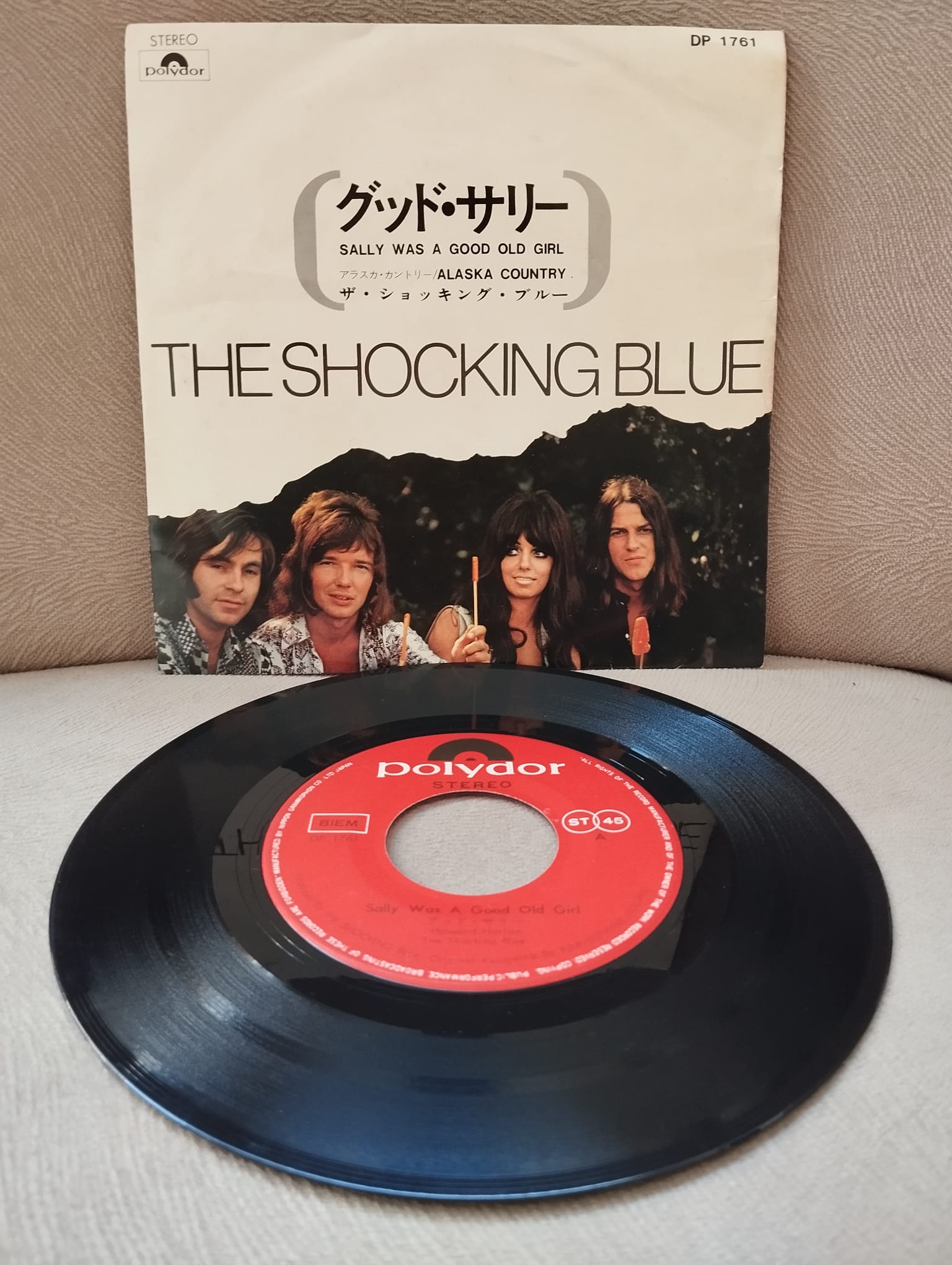 SHOCKING BLUE - Sally Was A Good Old Girl / Alaska Country - 1971 Japonya Basım 45lik Plak-2.EL