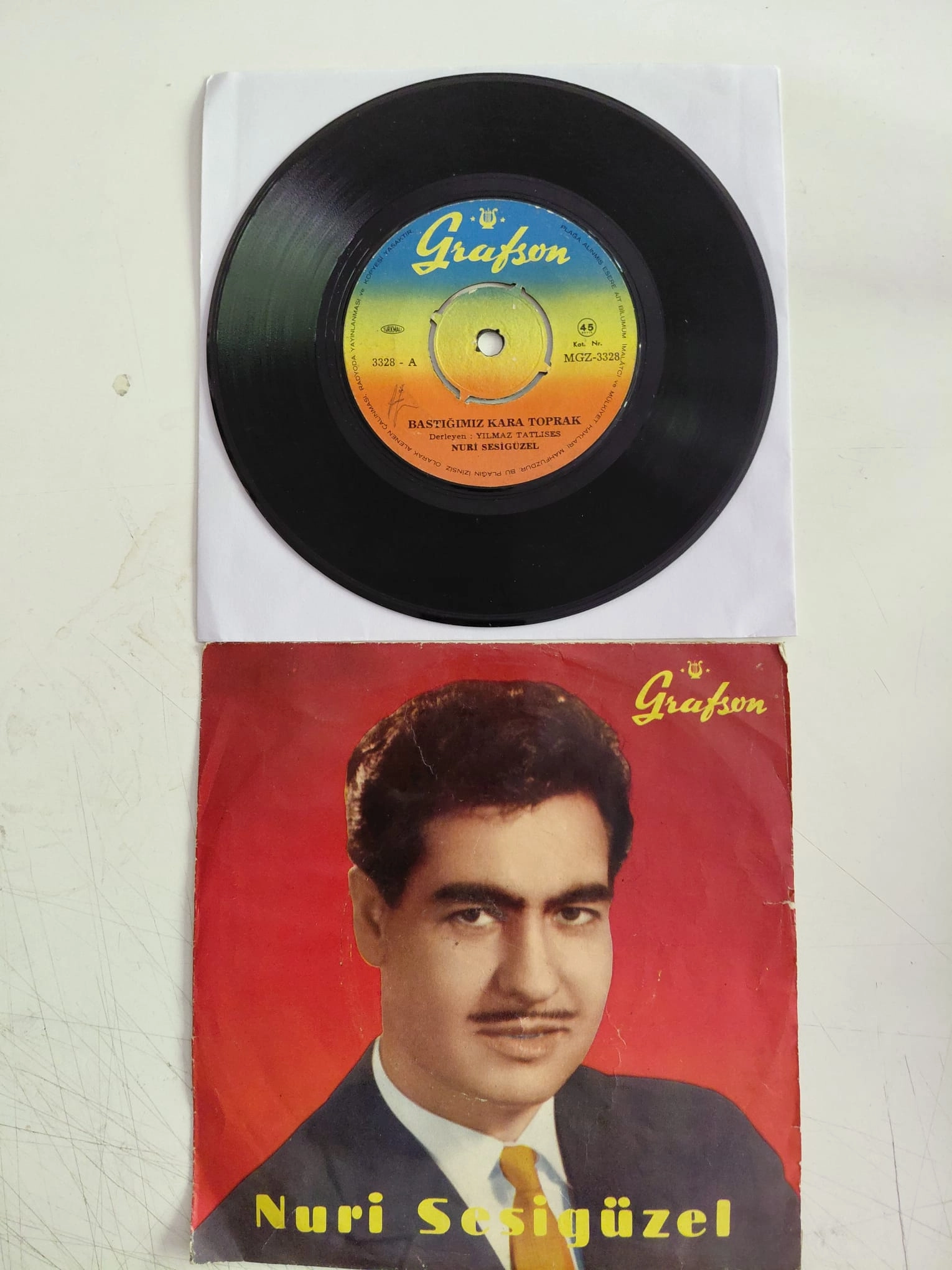 Nuri Sesigüzel ‎– Bastığımız Kara Toprak - 1966 Türkiye  Basım 45lik Plak-2.el