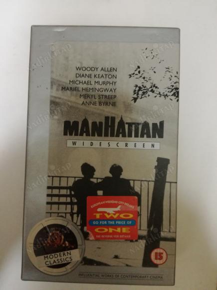 VHS VİDEO-MANHATTAN (WOODY ALLEN) ORJİNAL SİYAH/BEYAZ  1997 MGM ABD BASIM İNGİLİZCE