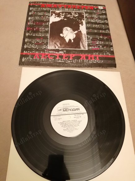 LESTER YOUNG - 1990 RUS  BASIM   33 LÜK LP  PLAK