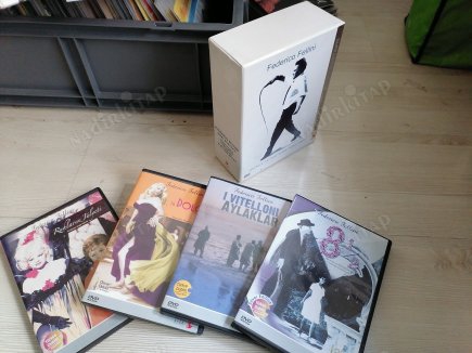 FEDERICO FELLINI- SEKİZ BUÇUK / TATLI HAYAT / AYLAKLAR / RUHLARIN JÜLYETİ- 4XDVD FİLM SETİ -2.EL