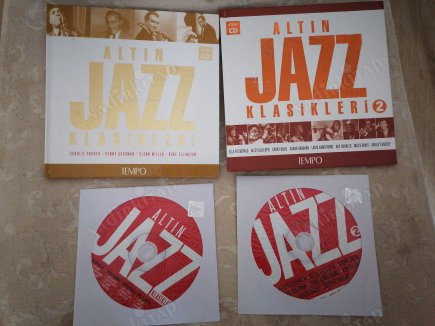 ALTIN JAZZ KLASİKLERİ 1 -2 - 2 ADET TÜRKİYE BASIM BASIM CD  ALBÜM + KİTAP /16 CAZ İKONU 38 ESER + 96 SAYFA KİTAP