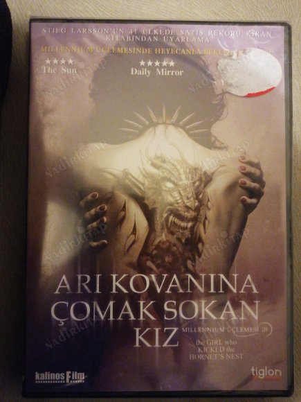 ARI KOVANINA ÇOMAK SOKAN KIZ / MİLENYUM ÜÇLEMESİ III -  DVD  FİLM - AÇILMAMIŞ AMBALAJINDA