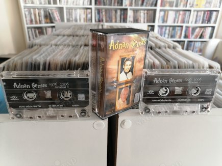 ADNAN ŞENSES - ADNAN ŞENSES KLASİKLERİ  (1976-2006 ) - 2 KASETLİK SET - TÜRKİYE BASIM KASET 2.EL