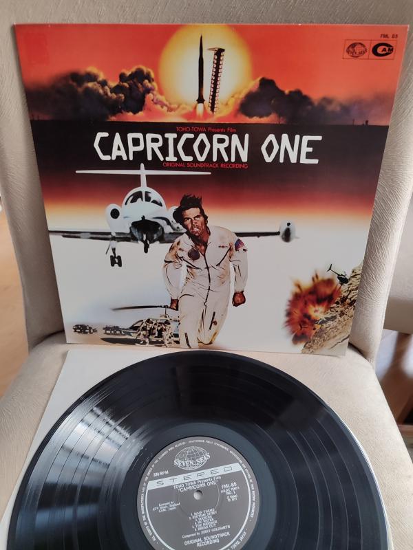 CAPRICORN ONE - Jerry Goldsmith - SOUNDTRACK 1978 Japonya Basım - 33lük LP Plak Albüm Temiz 2. el