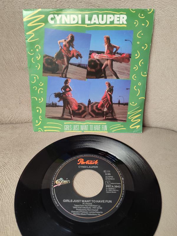 CYNDI LAUPER - Girls Just Want To Have Fun  - Hollanda 1983 Basım 45lik Plak 2.el