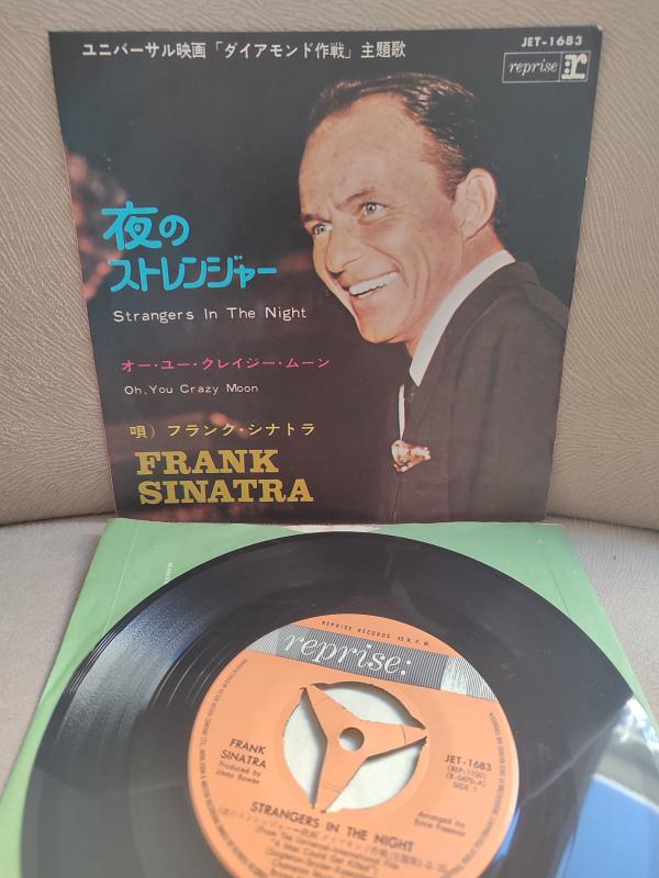 Frank Sinatra ‎- Strangers In The Night  1966 Japonya Basım 45lik Plak 2.el