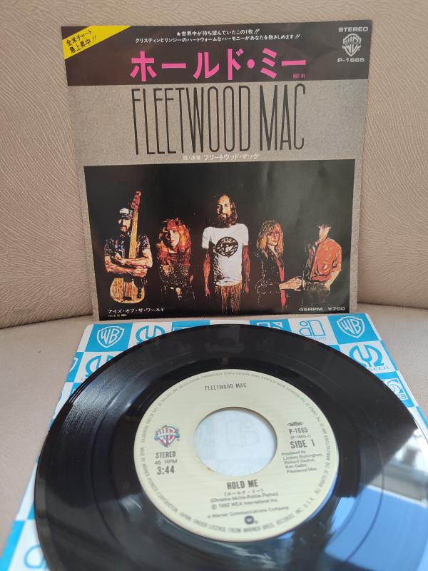 FLEETWOOD MAC - Hold Me / Eyes of The World  - 1982 Japonya Basım 45lik Plak 2.el