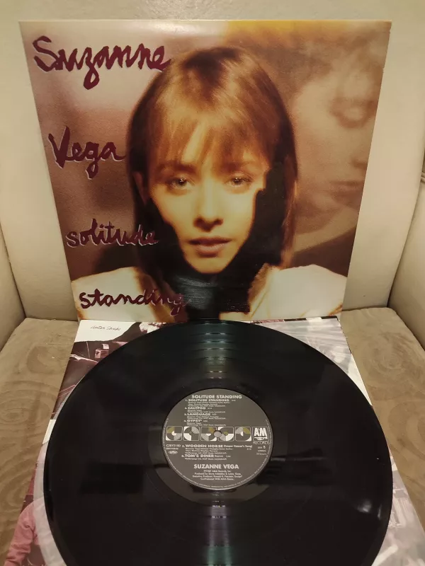 SUZANNE VEGA - Solitude Standing - 1987 Japonya Basım - 33lük LP Plak 2.el