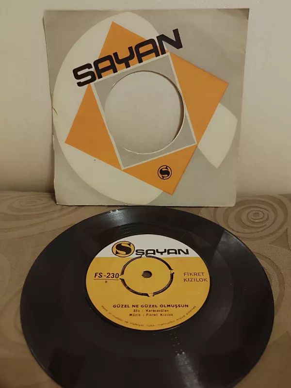 Fikret Kızılok -  Güzel Ne Güzel Olmuşsun - 1970 Türkiye Basım 45 lik Plak 2.el