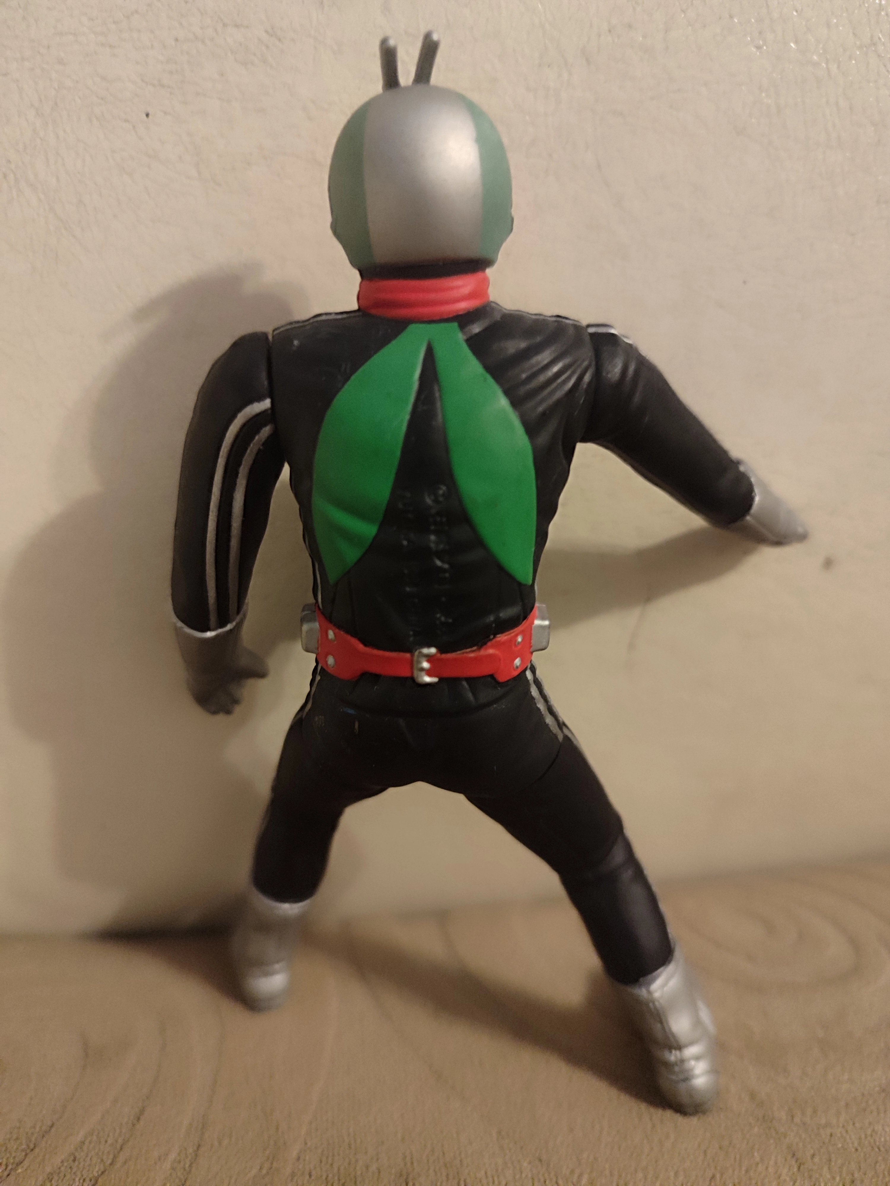 Yutaka Kamen Masked Rider Sofubi - Orjinal Japon Yapım  Kahraman Figürü - Boy 13 cm Gri Eldivenli