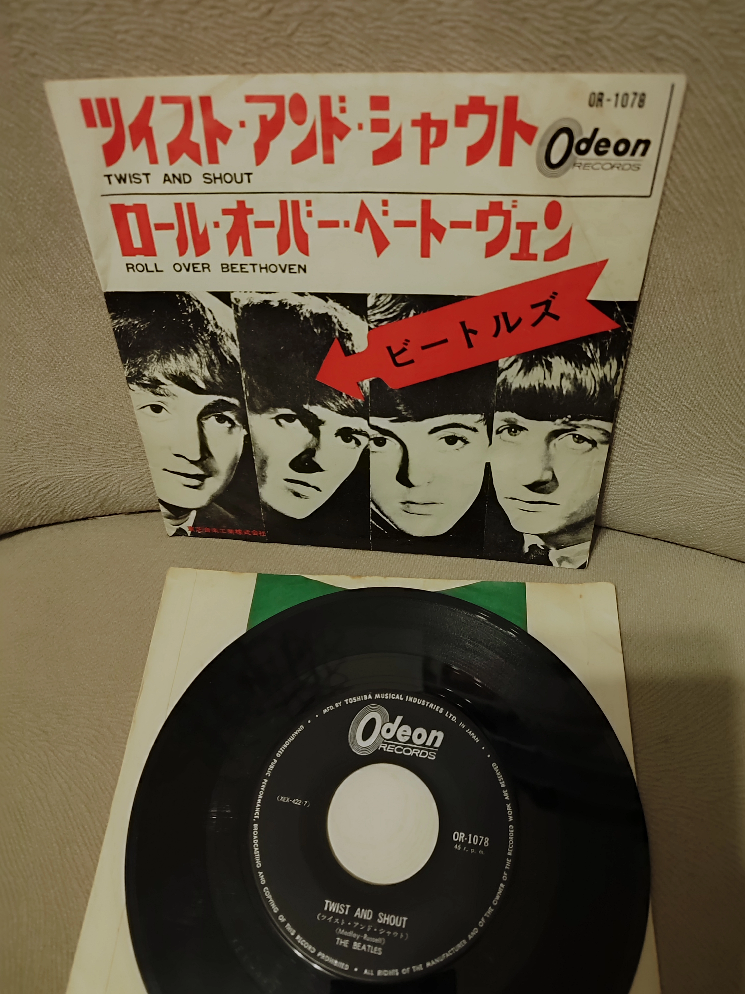 BEATLES - Twist & Shout / Roll Over Beethoven - Nadir 1964 Japonya Basım 45 lik Plak 2.el