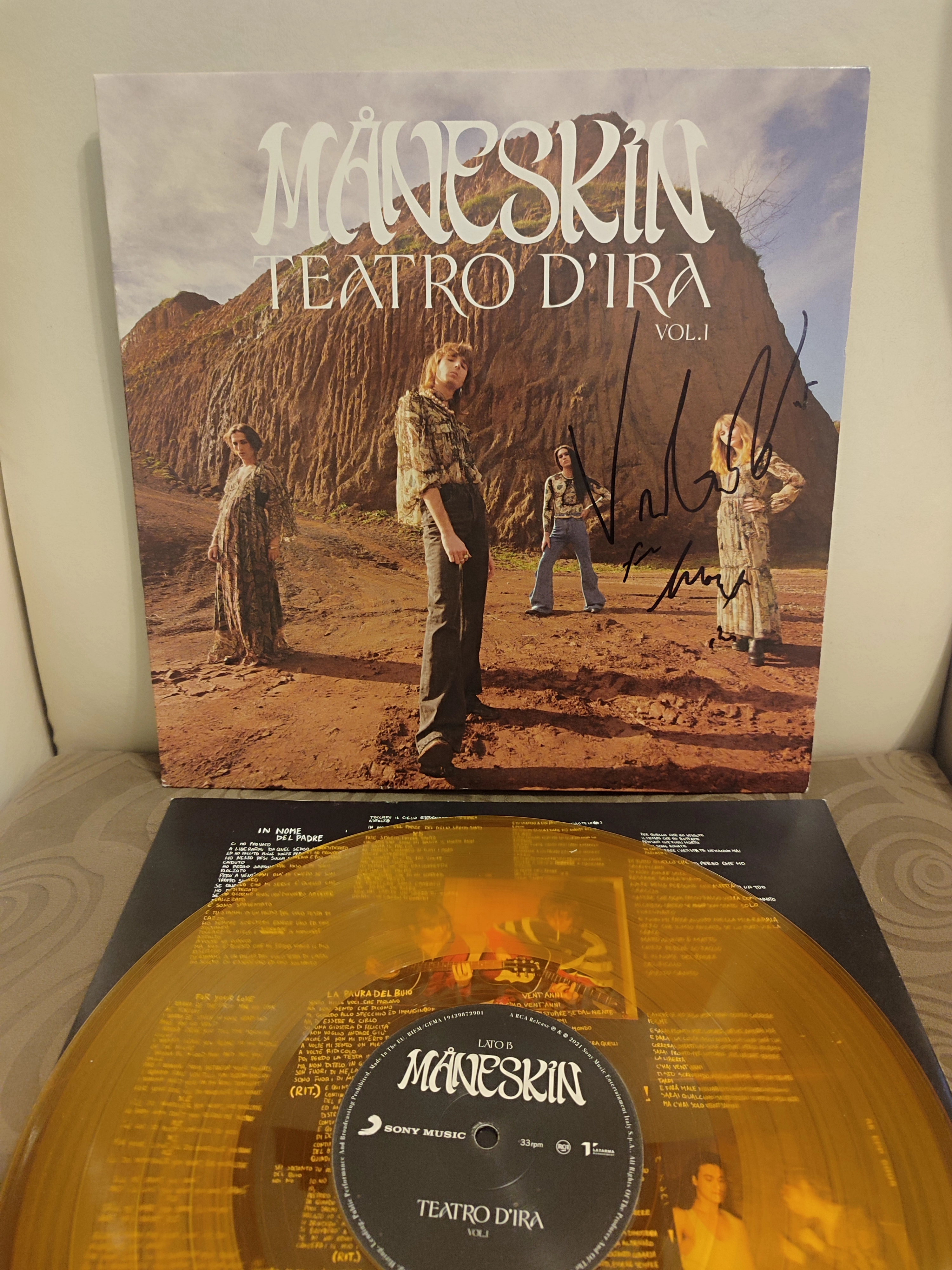 Måneskin – Teatro D’Ira - Vol.I - 2021 Almanya Basım Double LP Plak - Victoria De Angelis’ten İmzalı