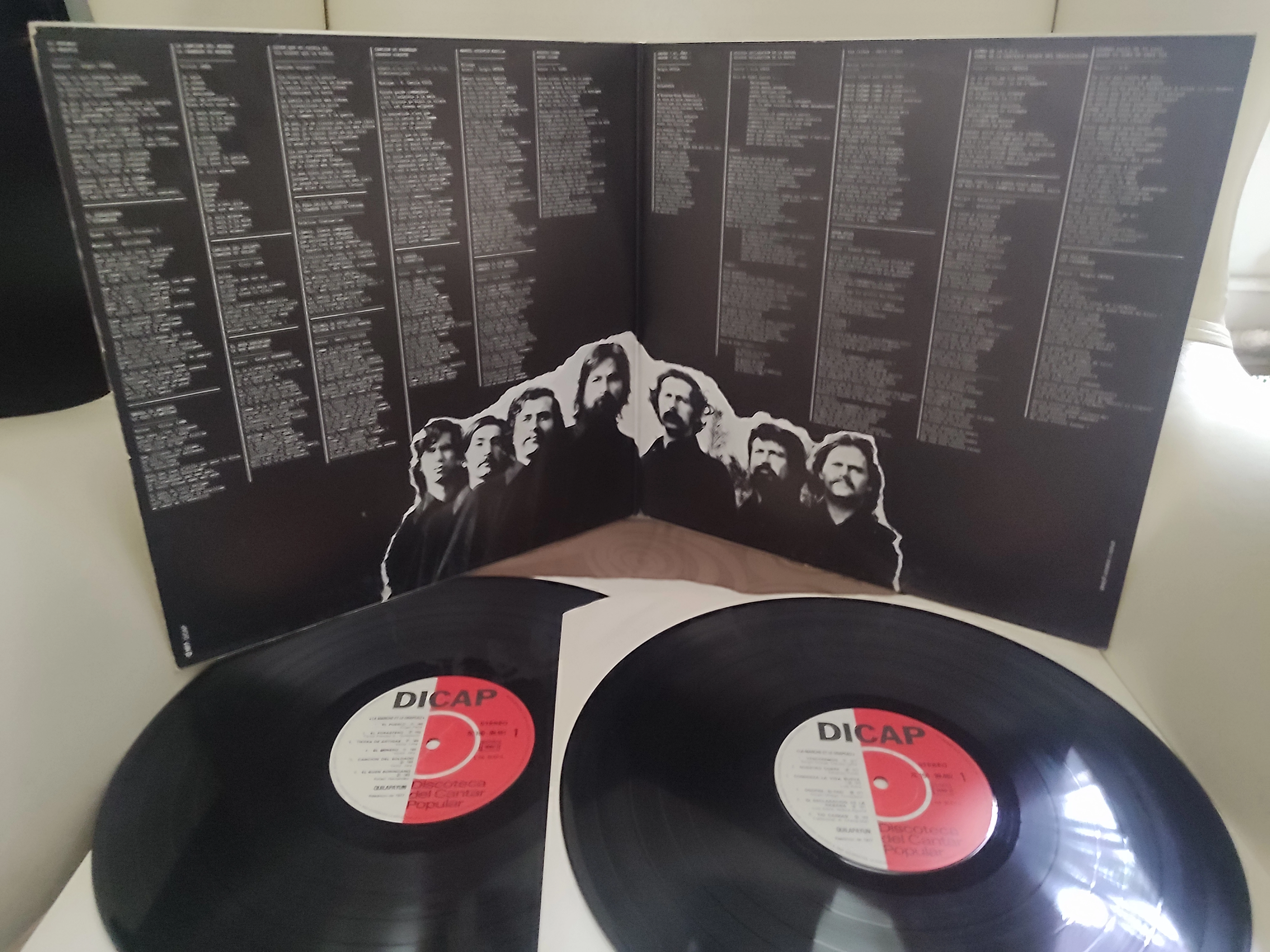Quilapayún ‎– La Marche Et Le Drapeau - 1977 Fransa Basım Double LP Plak 2.el