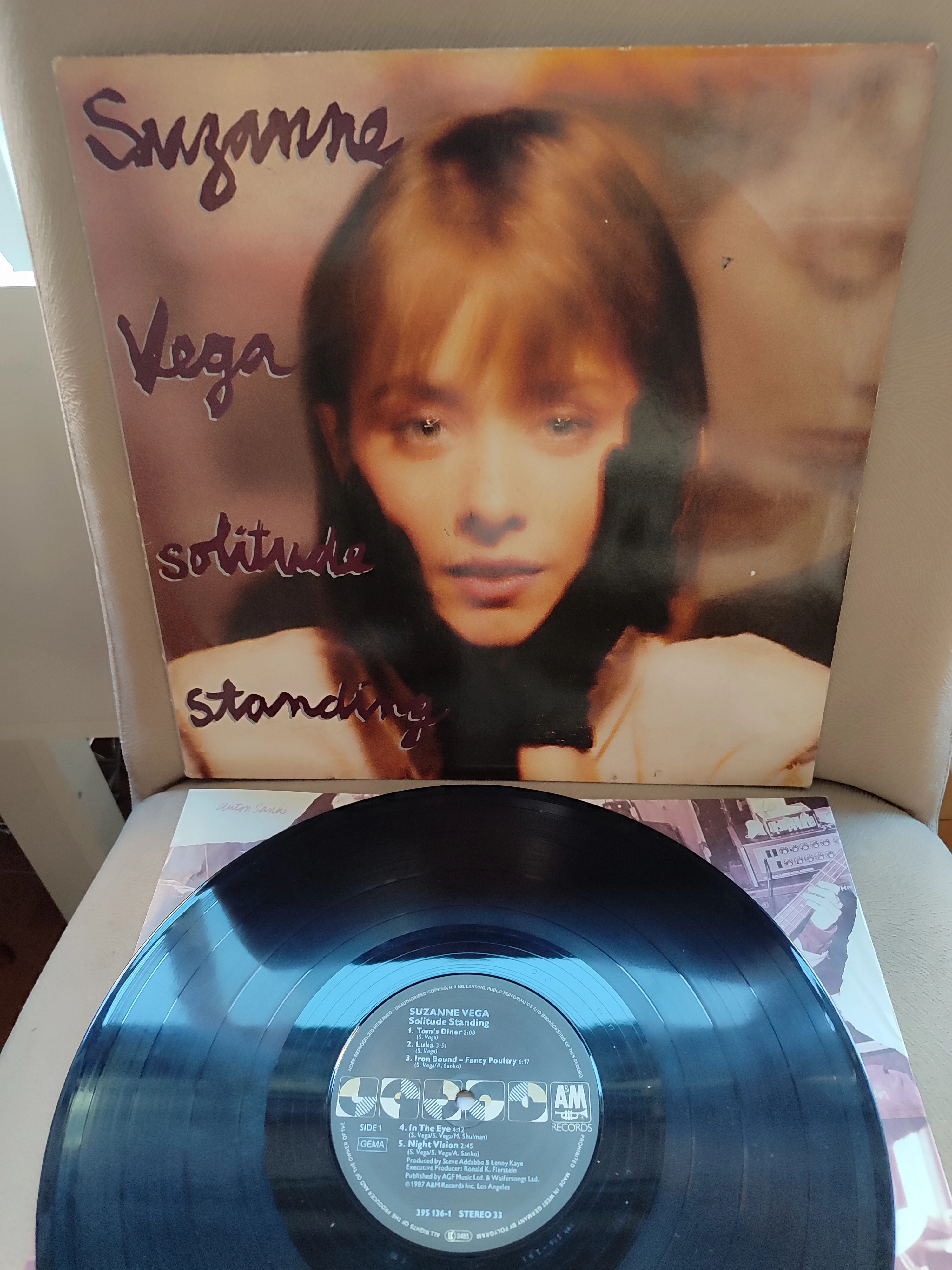 SUZANNE VEGA - Solitude Standing - 1987 Almanya Basım LP Plak Albüm 2.EL