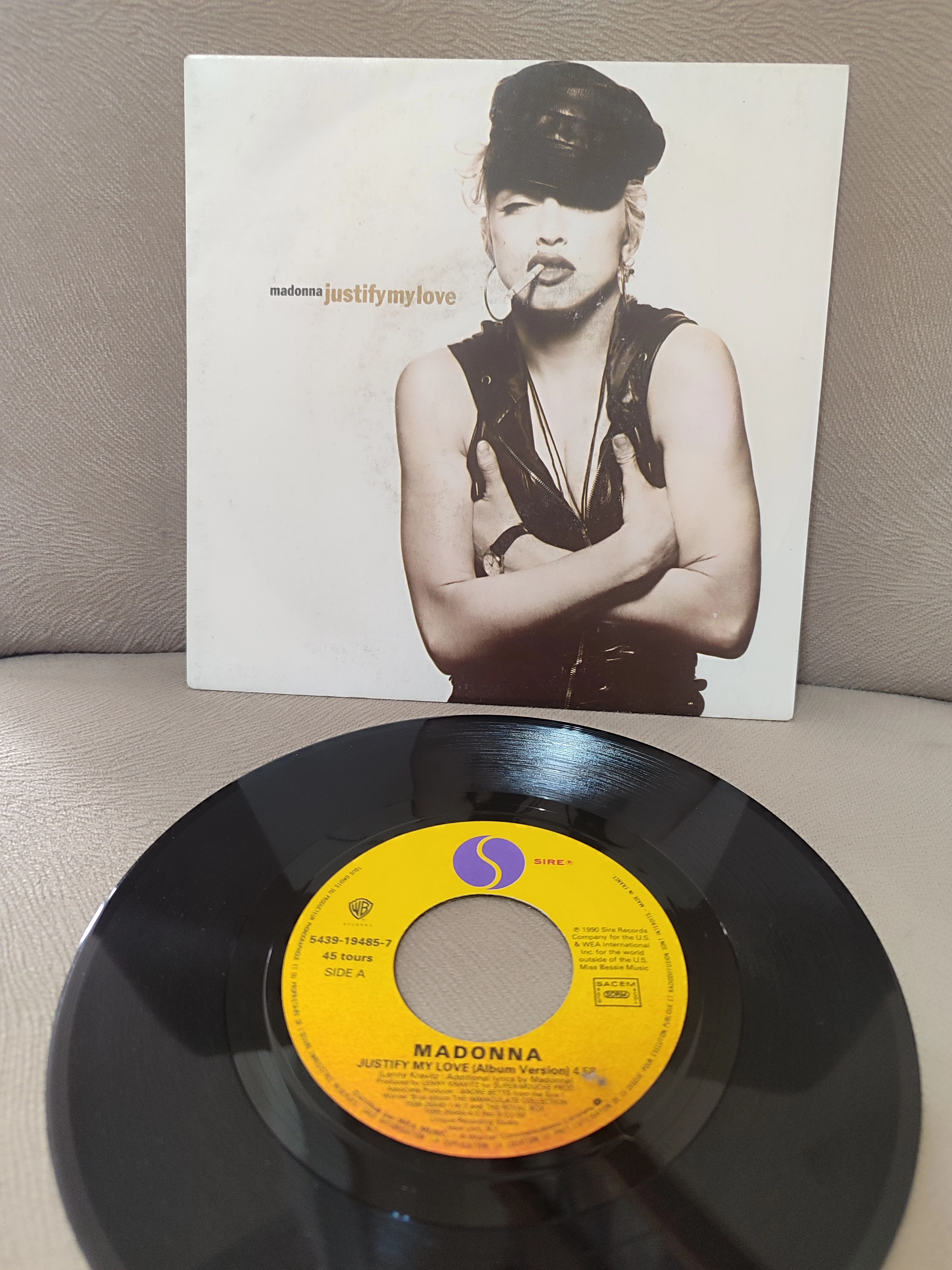 Madonna - Justify My Love / Express Yourself - 1990 Fransa Dönem  Basım  45lik Plak