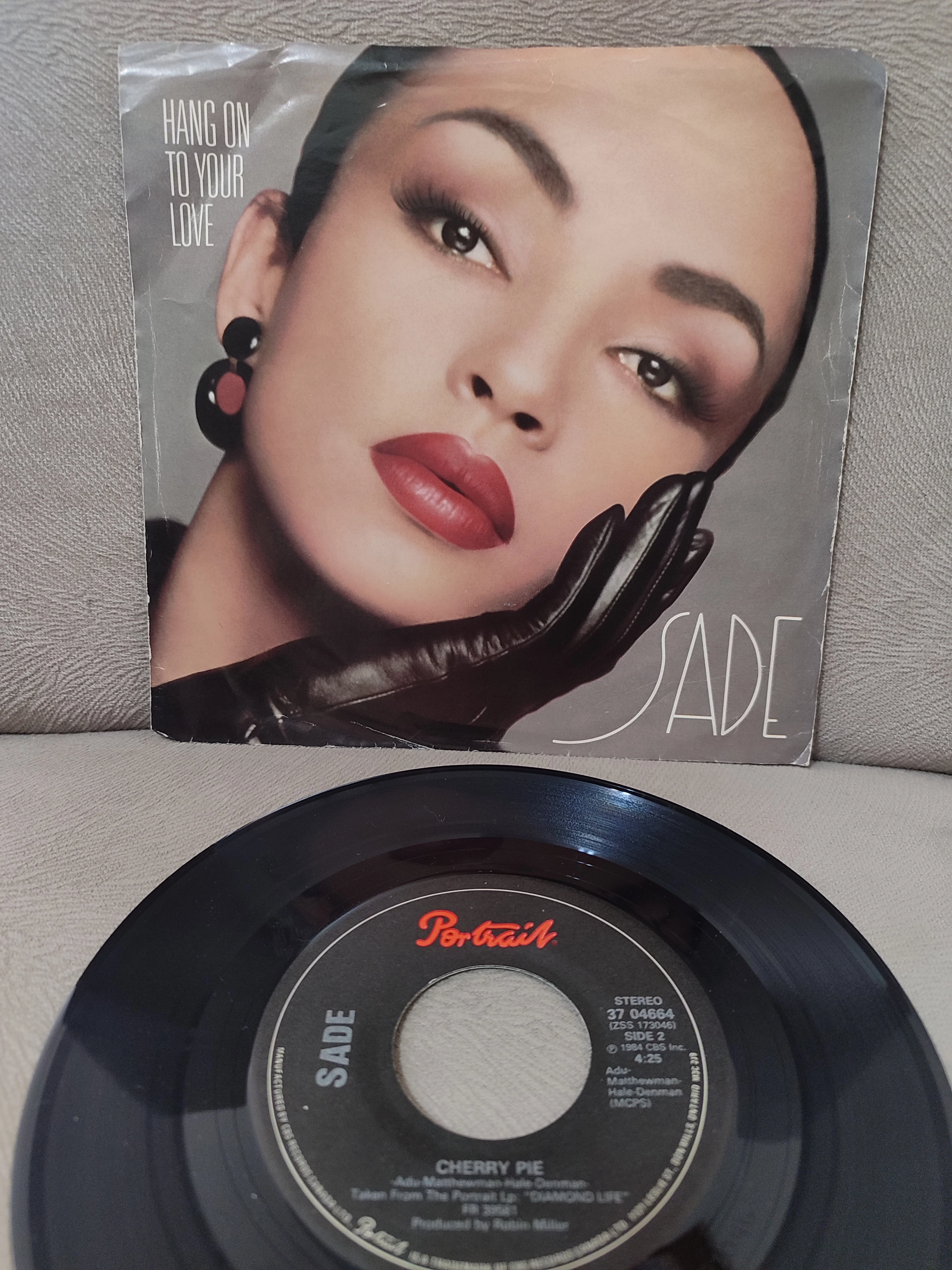 Sade - Hang On To Your Love / Cherry Pie - 1984 Kanada Basım 45lik Plak - Dönem Basımdır