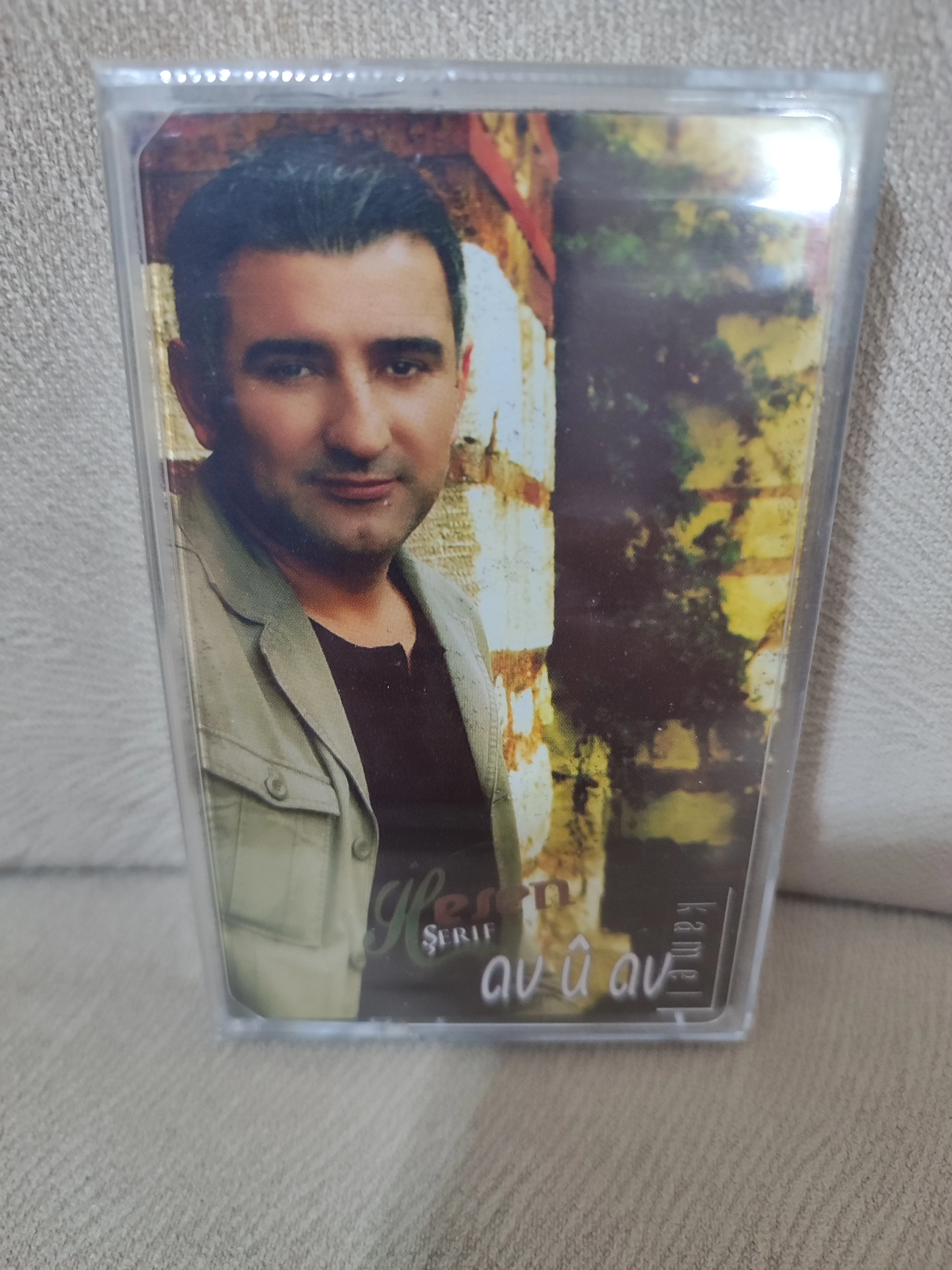 Hesen Şerif - Av u Av  - 2007 Türkiye  Basım Kaset Albüm  (Kürtçe) - Ambalajında