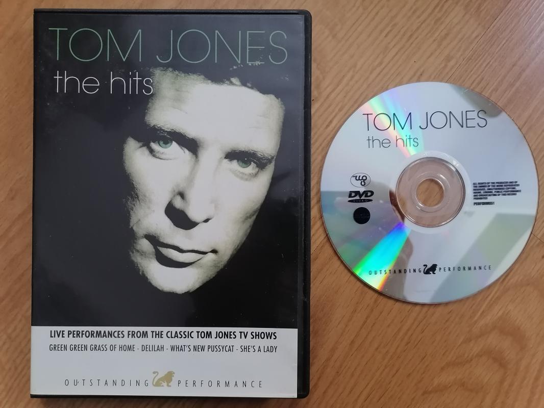 TOM JONES - THE HITS  - LIVE PERFORMANCES FROM CLASSIC TOM JONES TV SHOWS - 45 DAKİKA  - DVD  CANLI KONSER KAYDI