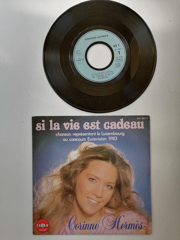 CORINNE HERMES - SI LA VIE EST CADEAU - 1983 FRANSA BASIM 45 LİK PLAK - 1983 EUROVISION 1. Sİ
