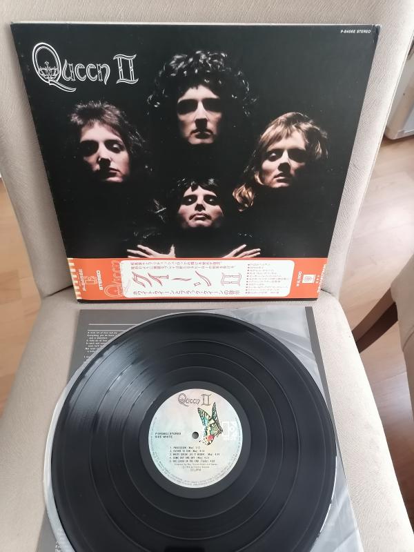 QUEEN - Queen II - 1974 Japonya Basım - Nadir 33 lük LP Plak Albüm - Obi’li 2. EL