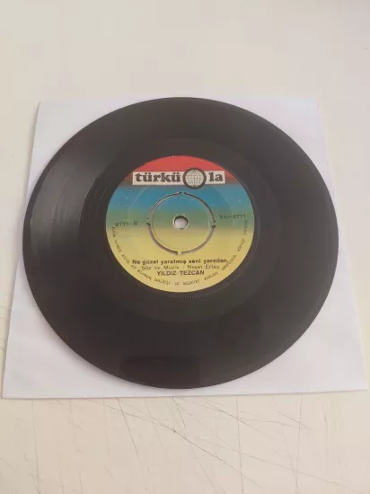 Yıldız Tezcan – Bir Aşk İçin Ölünür Mü / Ne Güzel Yaratmış Seni Yaradan - 1971 Türkiye Basım 45’lik Plak /Kapaksız