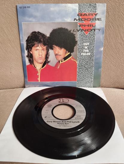 Gary Moore And Phil Lynott – Out In The Fields -  1985  Almanya Basım 45 lik Plak