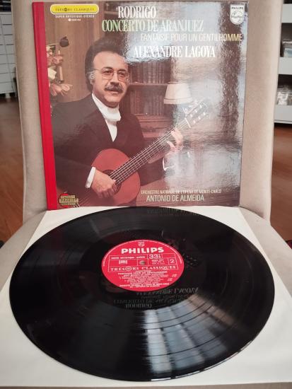 RODRIGO  -  Concerto De Aranjuez - Fantaisie Pour Un Gentilhomme/ Alexandre Lagoya  - 1972 Fransa Basım Albüm - 33 lük LP Plak