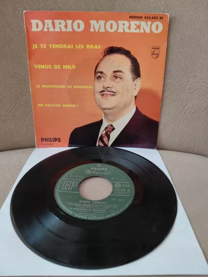 Dario Moreno  –  Je Te Tendrai Les Bras  -  1959  Fransa Basım  EP Plak