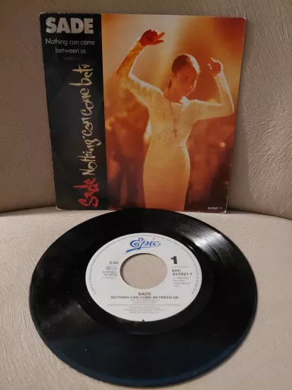 SADE  –  Nothing Can Come Between Us  -  1988  Hollanda Basım 45lik Plak