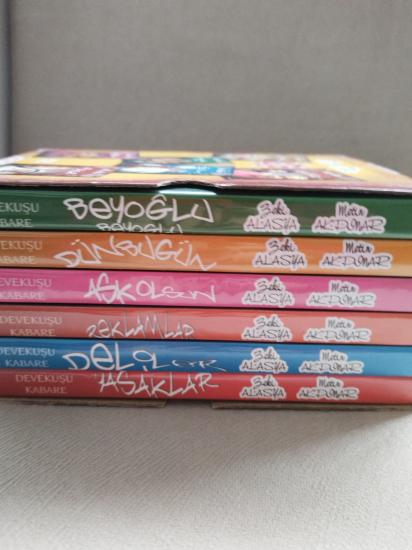 Devekuşu Kabare 6 DVD Takımı : Deliler-Reklamlar-Aşk Olsun-Dün Bugün- Beyoğlu Beyoğlu-Yasaklar- TÜRKİYE BASIM