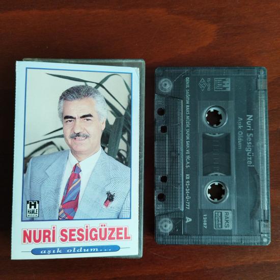 Nuri Sesigüzel - Aşık Oldum / 1993 Türkiye Basım 2. El Kaset