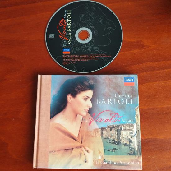 Vivaldi  – Cecilia Bartoli, Il Giardino Armonico – The Vivaldi Album -  Avrupa  Basım -  2. El CD Kitapçıklı Albüm