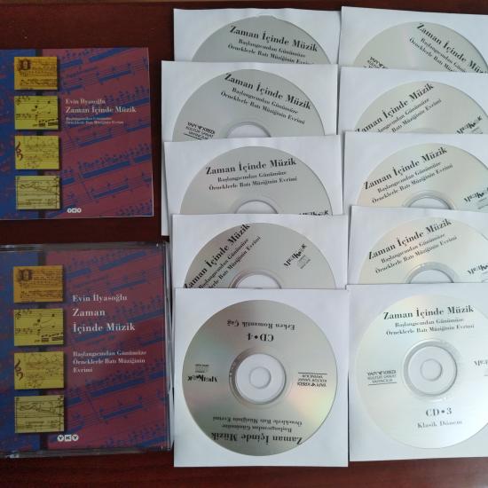 Zaman İçinde Müzik Başlangıcından Günümüze Örneklerle Batı Müziğinin Evrimi / Evin İlyasoğlu - YKY -  2. El 10 XCD Box Set/ Kitapsız