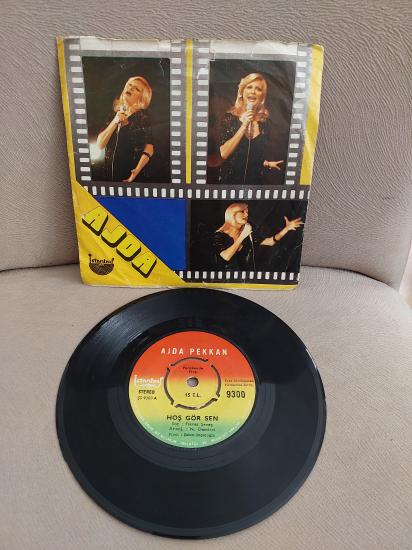 Ajda Pekkan - Hoş Gör Sen / Sanane Kimene - 1975 Türkiye Basım 45 lik Plak