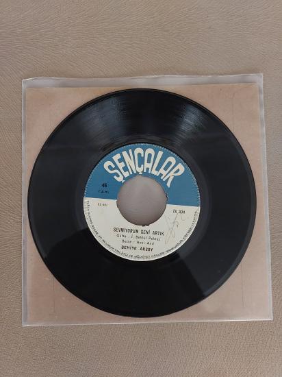 Behiye Aksoy ‎– Sevmiyorum Seni Artık / Yalan Değil - 1969 Türkiye Basım 45 Lik Plak