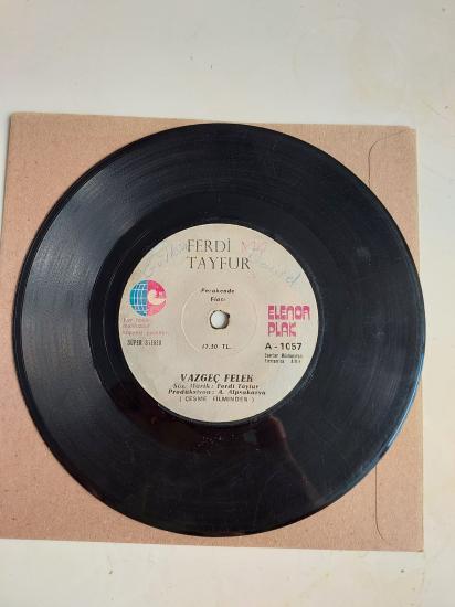 Ferdi Tayfur – Vazgeç Felek / Derbeder - 1977 Türkiye Basım 45 Lik Plak