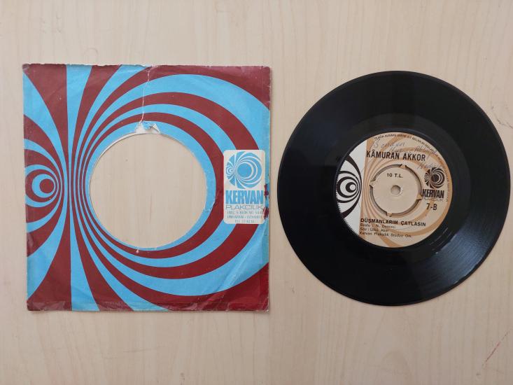 Kamuran Akkor – Kader Çıkmazı / Düşmanlarım Çatlasın - 1972 Türkiye Basım 45 Lik Plak