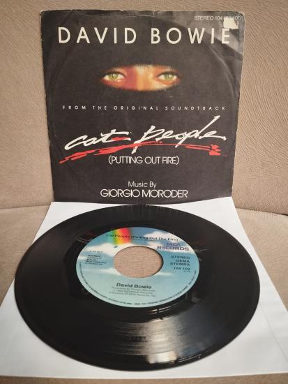 David Bowie ‎– Cat People (Putting Out Fire)  - 1982  Almanya Basım 45 lik Plak