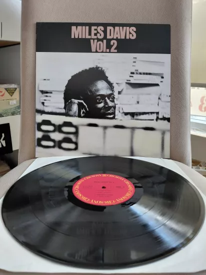 Miles Davis  -  Miles Davis Vol. 2  - 1981 Japonya Basım Albüm- LP Plak