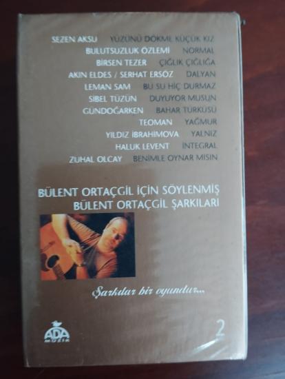 Şarkılar Bir Oyundur (Bülent Ortaçgil İçin Söylenmiş Bülent Ortaçgil Şarkıları)  - 2000 Türkiye Basım 2xKaset Albüm/Jelatinli