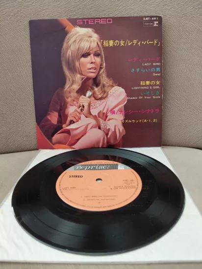 Nancy Sinatra / Lee Hazlewood –  Lightning’s Girl / Lady Bird   - 1968  Japonya Basım  EP Plak