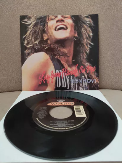 BON JOVI - Lay Your Hands  On Me / Runaway (Live)  - 1989 USA Basım 45lik Plak