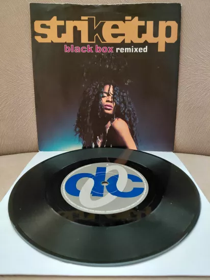 Black Box  –  Strike It Up (Remixed)  - 1991  İngiltere Basım 45’lik  Plak