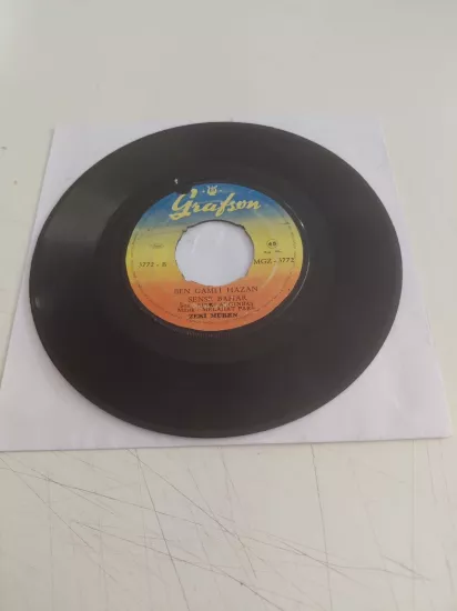 Zeki Müren – Nasıl Geçti Habersiz O Güzelim Yıllarım / Ben Gamlı Hazan Sense Bahar - Türkiye Basım 45’lik Plak/Kapaksız