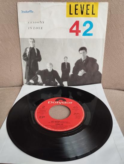 LEVEL 42 - LESSONS IN LOVE -1986 HOLLANDA BASIM 45 LİK PLAK