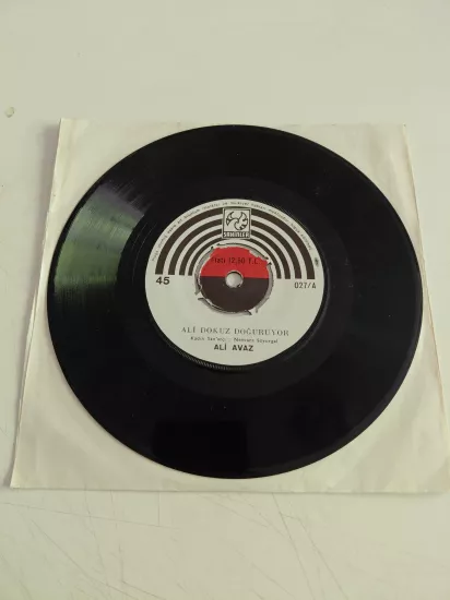 Ali Avaz – Ali Dokuz Doğuruyor / Ali Para Peṣinde - 1968 Türkiye Basım 45lik Plak/Kapaksız
